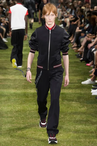 Look 30